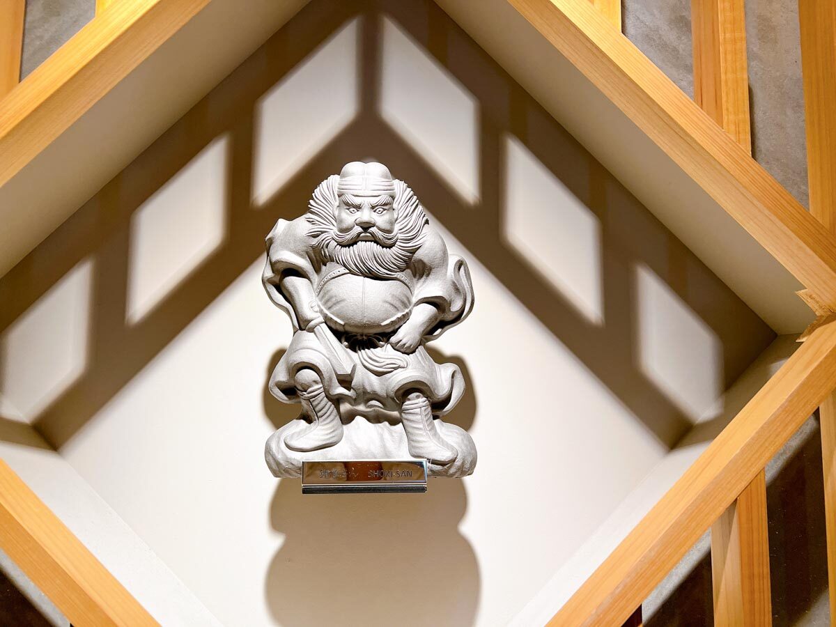ホテル・アンドルームス京都七条に飾られている鍾馗さん