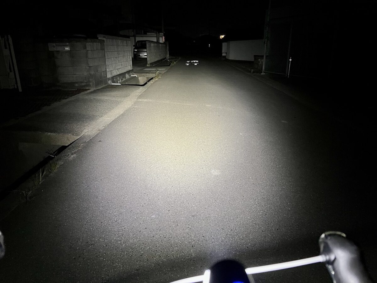 オーライトBFL900を点灯し、夜間に走ったときの様子